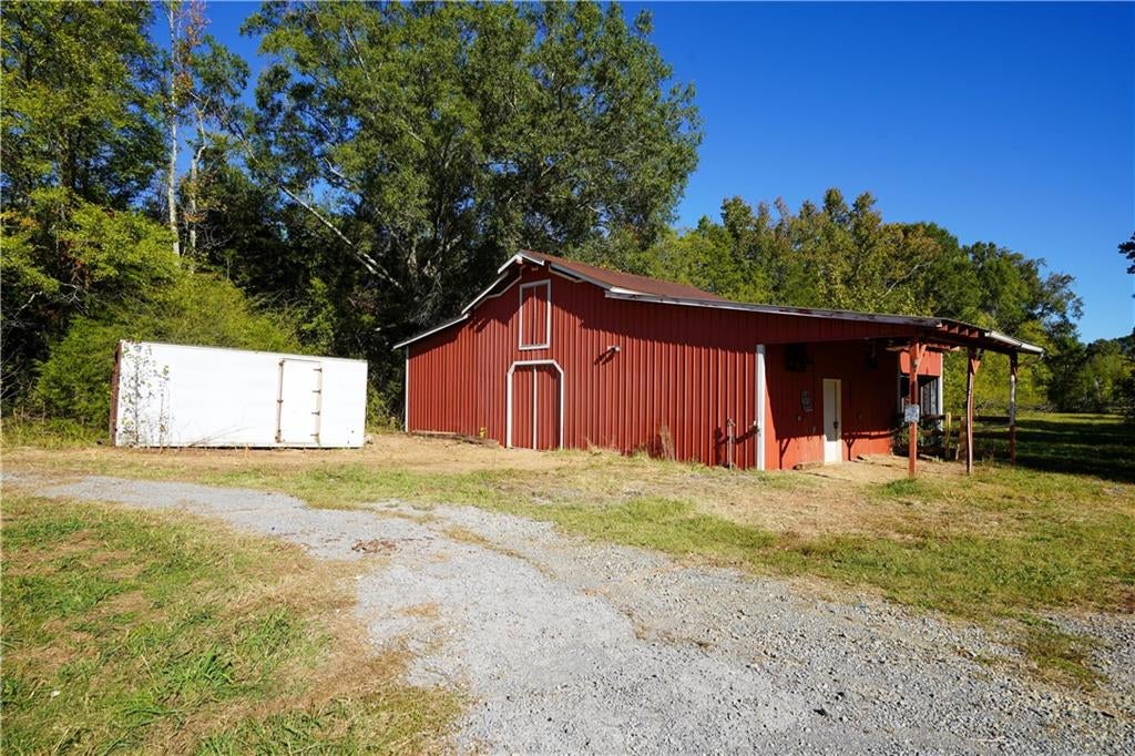 137 Brown Loop NW