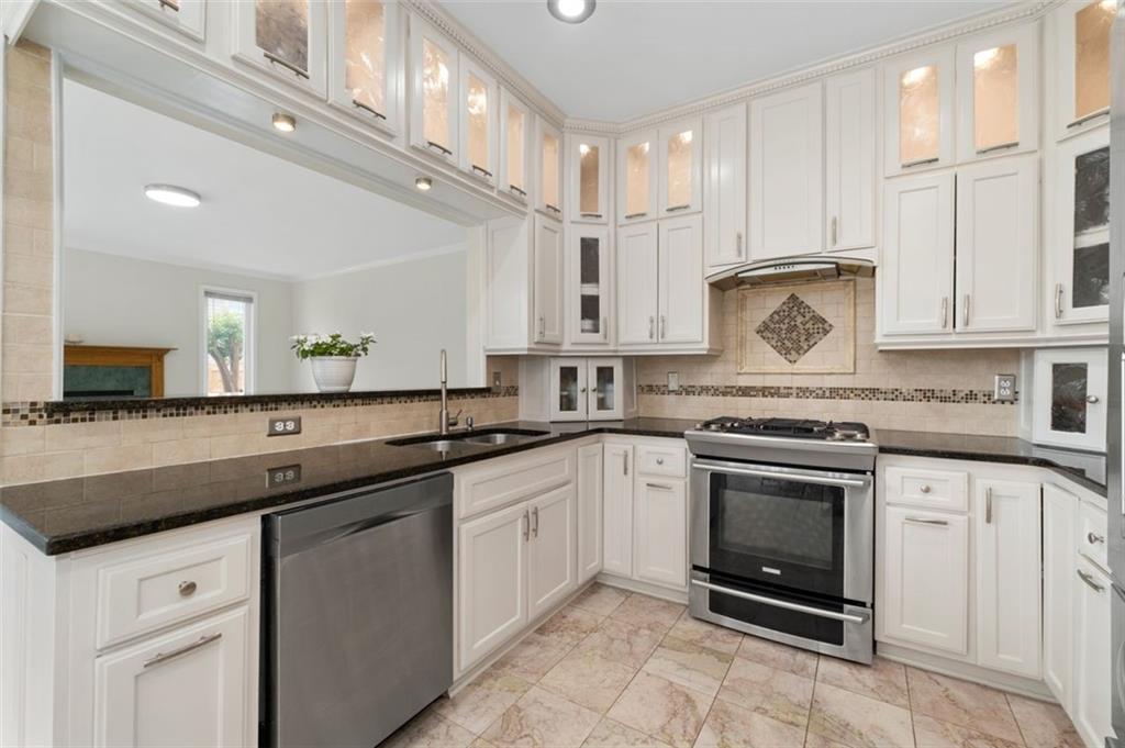 5300 Coacoochee Terrace, Johns Creek, Georgia image 11