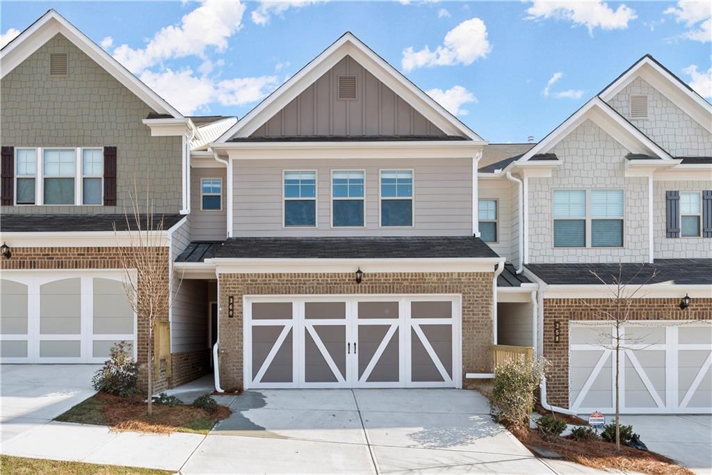 Like-new townhome in a prime, convenient location with quick access to I-575 and just minutes from shopping and dining options, including Sam’s Club, Kroger, Target, and Starbucks.
The kitchen features granite countertops, a large island, and stainless steel appliances—including the refrigerator. The family room offers a cozy fireplace and is filled with natural light. Hardwood flooring runs throughout the main level.
The spacious primary suite boasts a tray ceiling, dual vanities, a glass walk-in shower, a soaking tub, and a generous walk-in closet. Two secondary bedrooms share a well-appointed hall bath with double sinks. An extra-wide hallway upstairs provides a great flex space for a study or sitting area.
Community amenities include a playground and gazebo—perfect for meeting neighbors or entertaining guests.
Zoned for excellent schools: Little River Elementary, Mill Creek Middle, and River Ridge High. Available now!