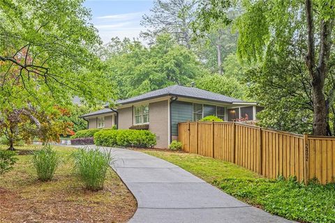Homes For Sale - 2492 Parkdale Place<br/> Atlanta, GA 30305