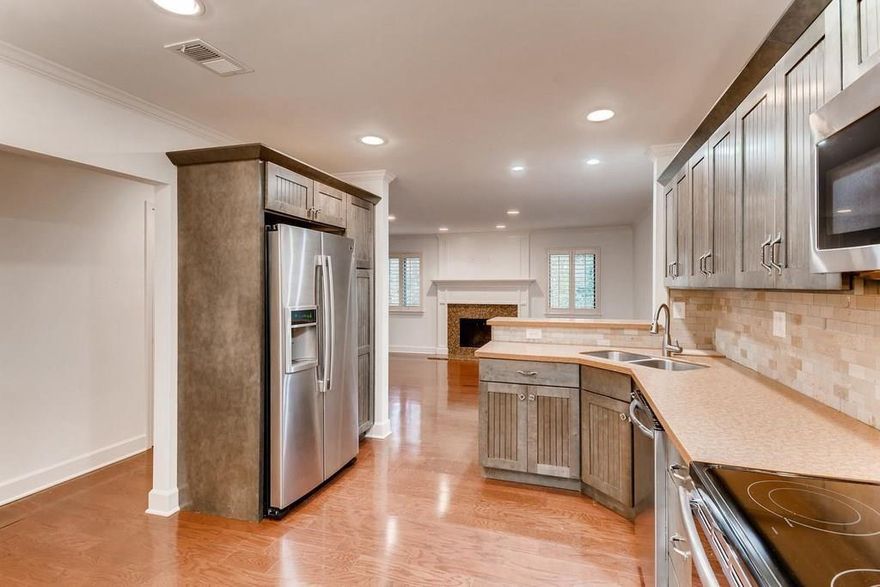 Perfect location in East Cobb & super close to The Battery. This updated 2 BR 2 Bath condo is move in ready for you to simply enjoy life. With a beautiful kitchen with all stainless steel appliances featuring granite countertops, great cabinets and large eating area as you enjoy views of the great room and fireplace. All the windows have wooden shutters along with hardwood flooring throughout. The one bedroom has large walk-in closets with lots of storage space. When the upgrades were done all the ceiling are flat without texture. Recessed lighting enhances your experience. The HVAC was replaced in October2024, the HOA replaced all plumbing lines in June 2024.  This unit is stepless which is a plus for many. The community is active and just 2.3 miles  to Braves games, concerts and the great activities at the Battery. This is a must see unit and we welcome your showings!