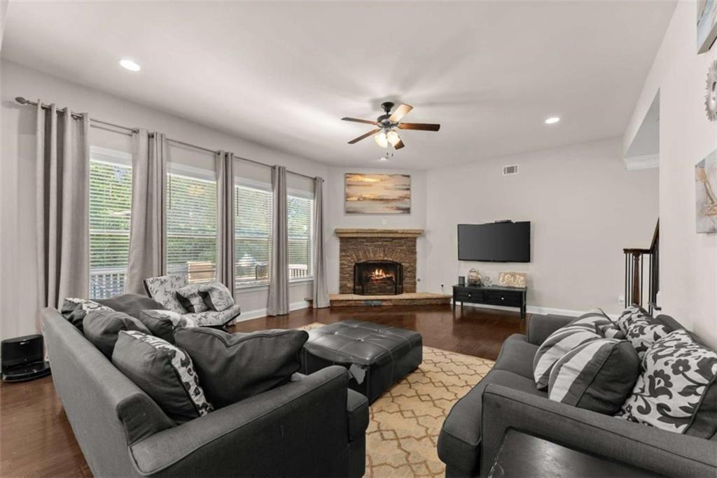 4022 Roberts Crest Drive, Suwanee, Georgia image 12