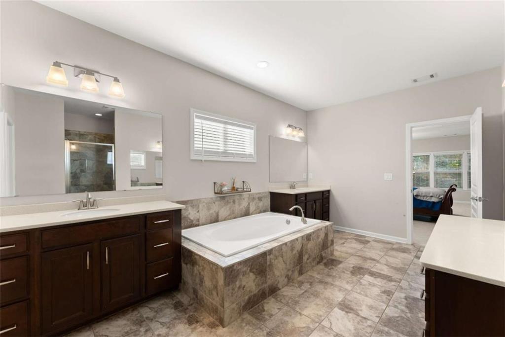 4022 Roberts Crest Drive, Suwanee, Georgia image 27