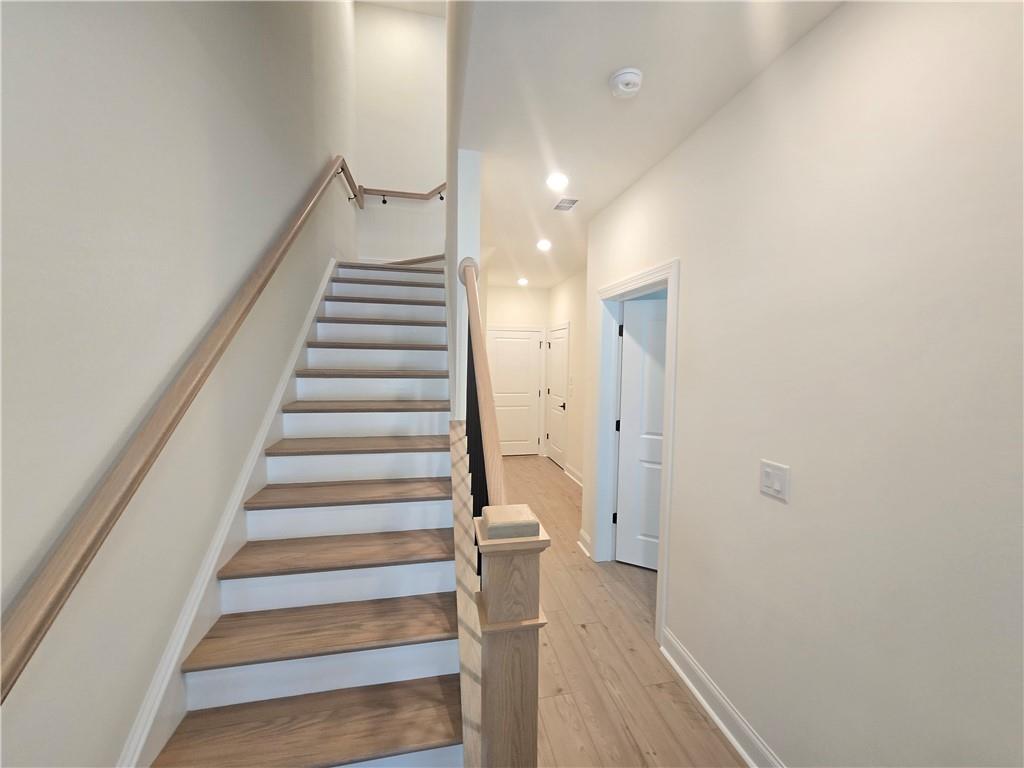 Wards Xing - Residential Lease