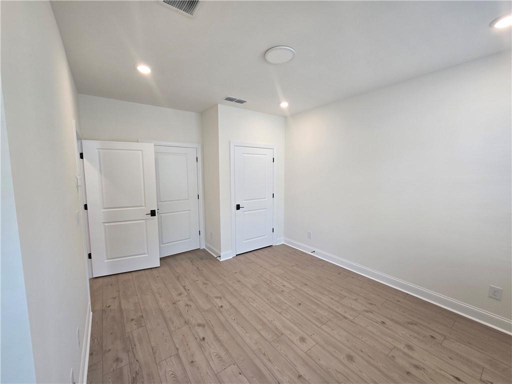 Wards Xing - Residential Lease