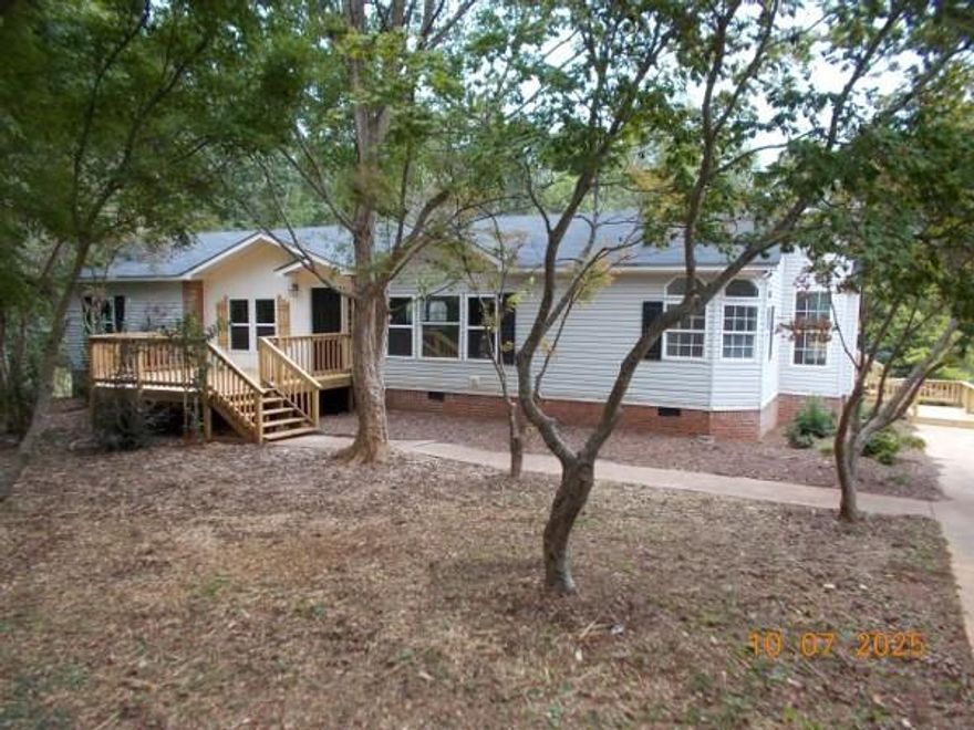 Don't miss this Move-In Ready, Spacious Home ... Conveniently located minutes from Cleveland and Dahlonega, in a Quiet, Unrestricted Neighborhood !  You will want to make this one Your Home !