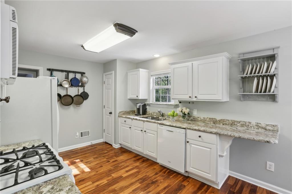5845 Shannon Drive, Cumming, Georgia image 7
