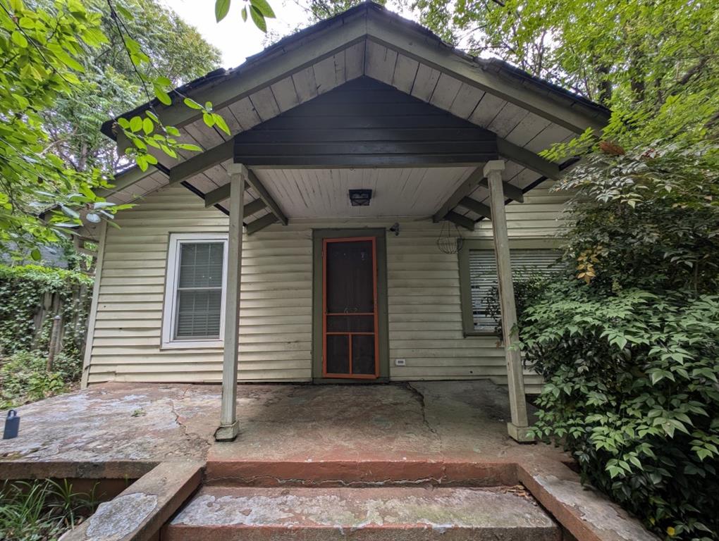 652 Hobart Avenue SE