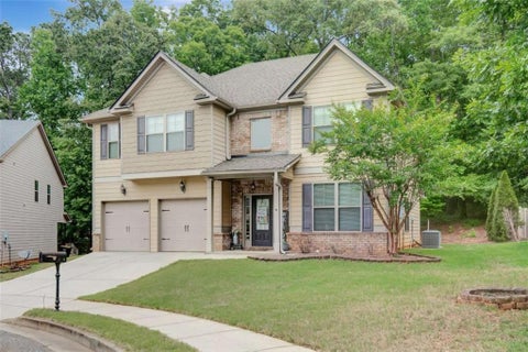 Homes For Sale - 108 Village Place<br/> Newnan, GA 30265