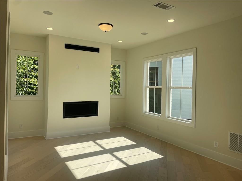 4355 Hawthorn