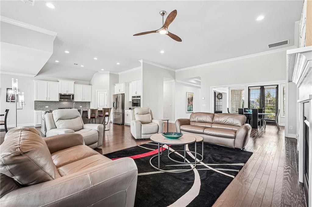 563 Claremorris Trace