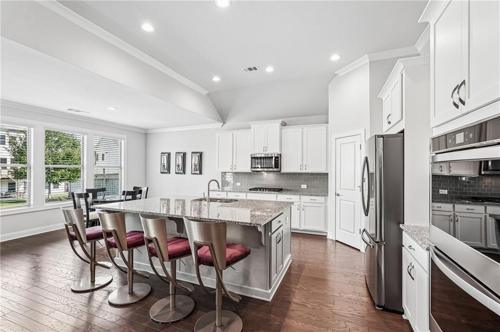 563 Claremorris Trace
