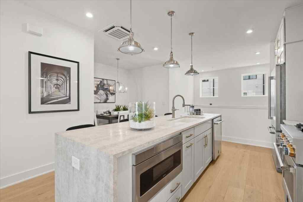 230 New Street 2201-4