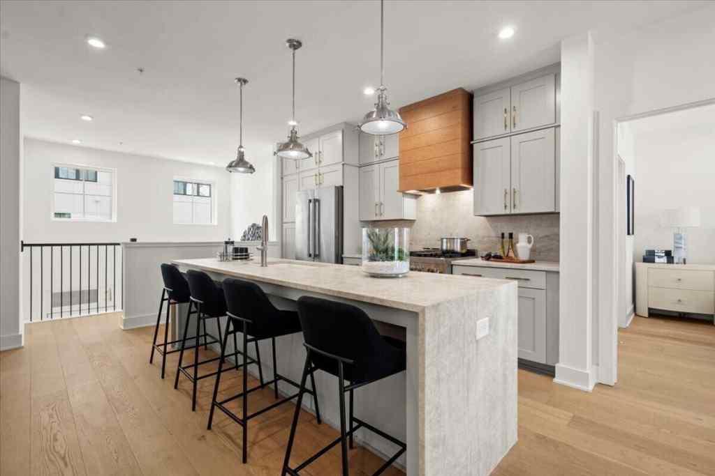 230 New Street 2201-4