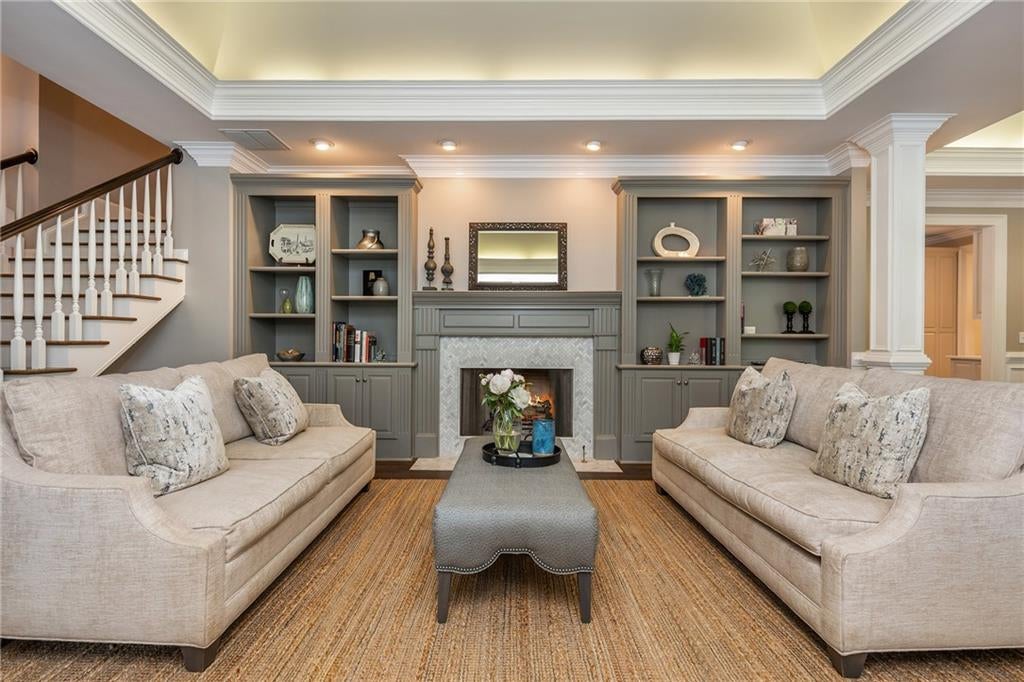 1025 Stonegate Court