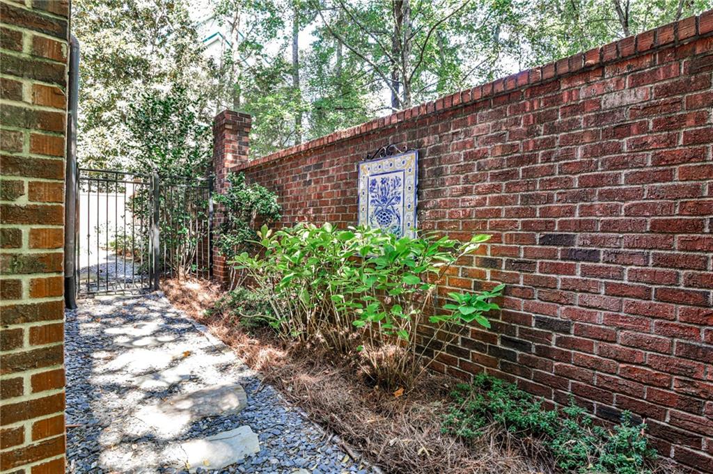 PACES AVENUE - Residential