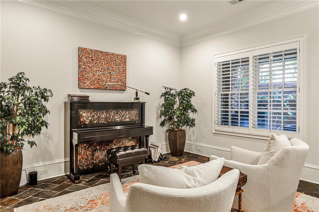PACES AVENUE - Residential