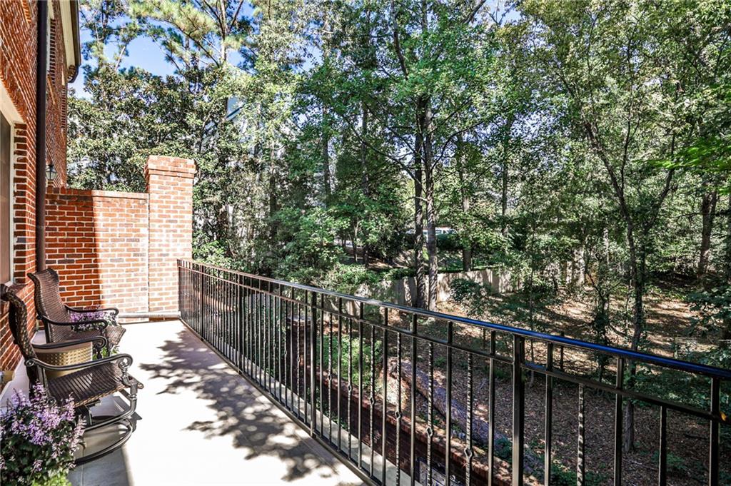 PACES AVENUE - Residential