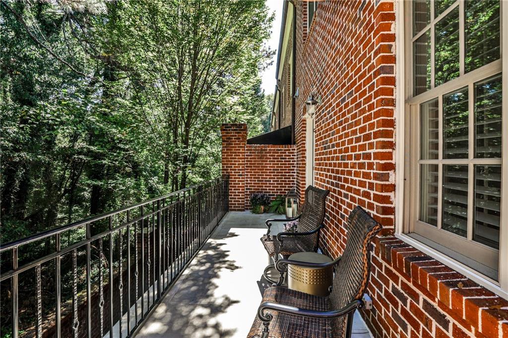 PACES AVENUE - Residential