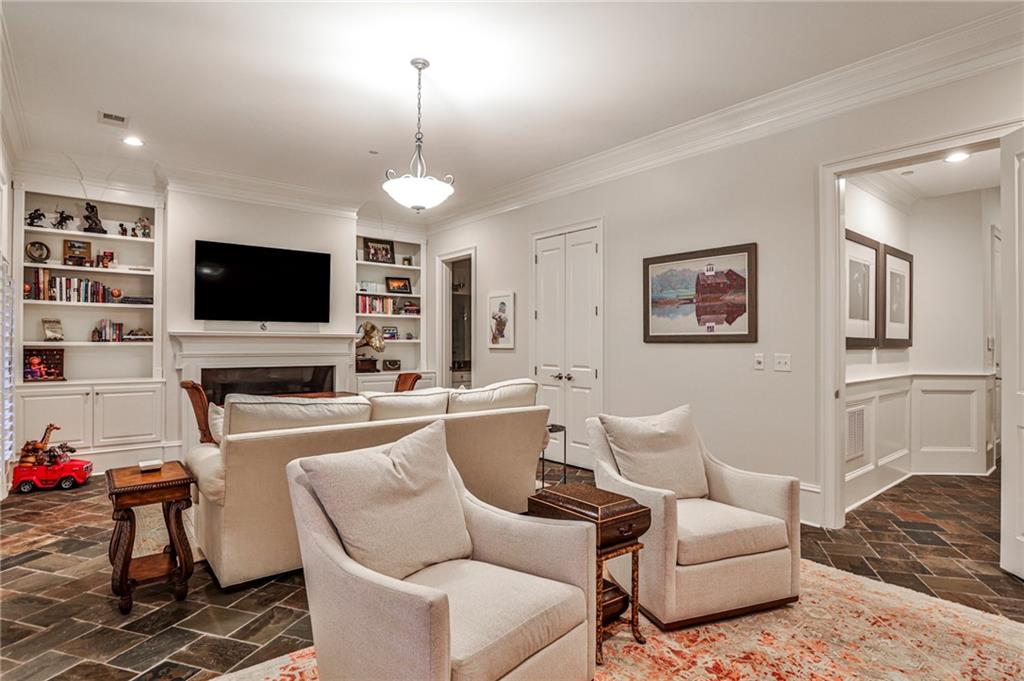 PACES AVENUE - Residential
