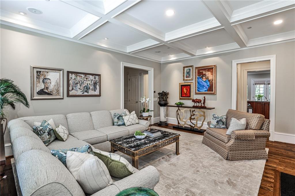 PACES AVENUE - Residential