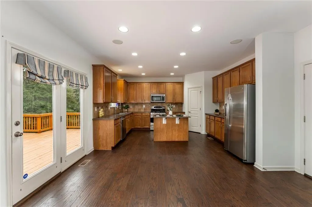 Canton, Georgia 30114, United States, 5 Bedrooms Bedrooms, ,3 BathroomsBathrooms,Residential,Active,224182