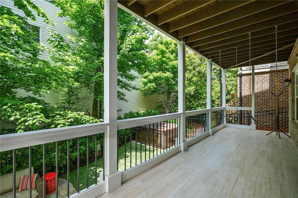 Rowes Downtown - Residential