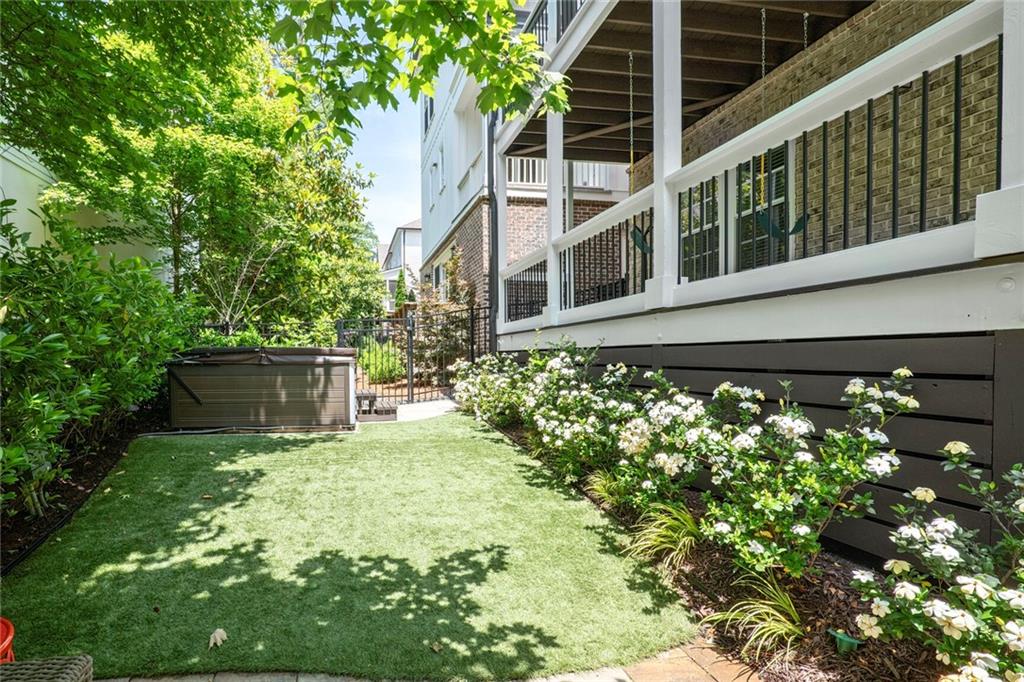 Rowes Downtown - Residential