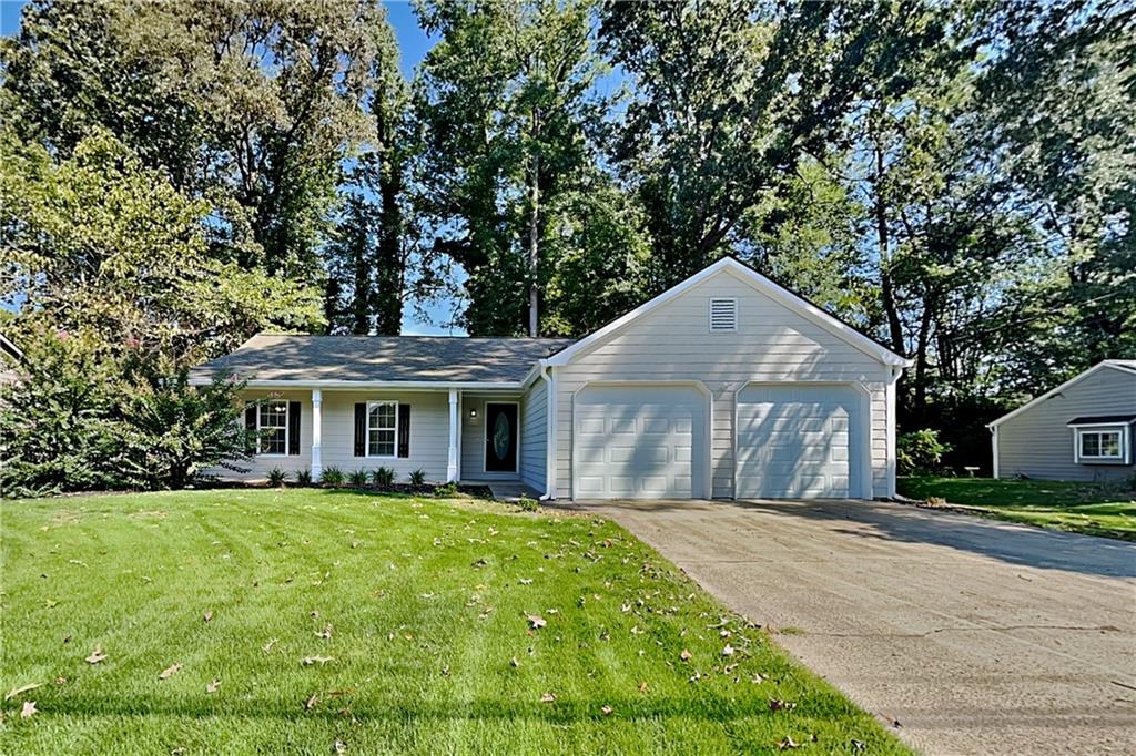 Charming 3 beds, 2 baths, 1,670 sqft home in Woodstock! Open kitchen concept with updated counters and a spacious living room. Primary suite with attached bathroom. Spacious backyard, great for gatherings! Pets accepted on a case by case basis. Additional admin fees apply. The Fireplace is decorative. Schedule your showing today! This home is as-is.
LEASE TERM:1-2 years
This home may be located within a Homeowners Association (HOA) community. If so, residents will be responsible for adhering to all HOA rules and regulations. Please contact your agent or landlord's agent for more information.