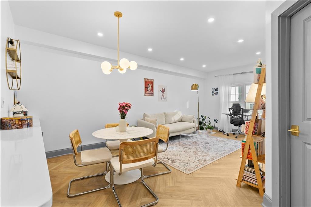 1074 Peachtree Walk NE #B320 B320