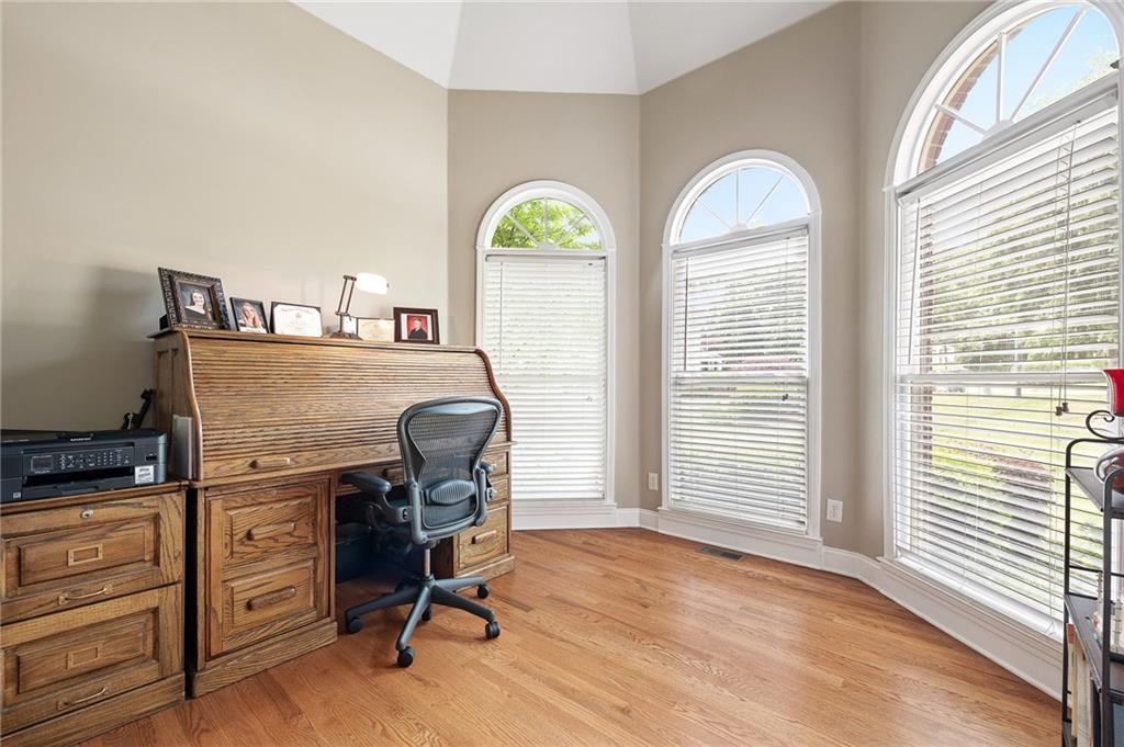417 Rhodes House Drive, Suwanee, Georgia image 9