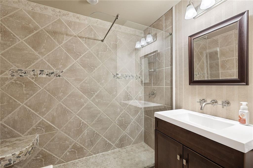 417 Rhodes House Drive, Suwanee, Georgia image 24