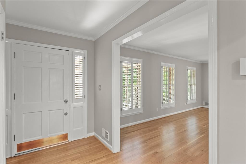 4044 Ashentree Drive, Brookhaven, Georgia image 8