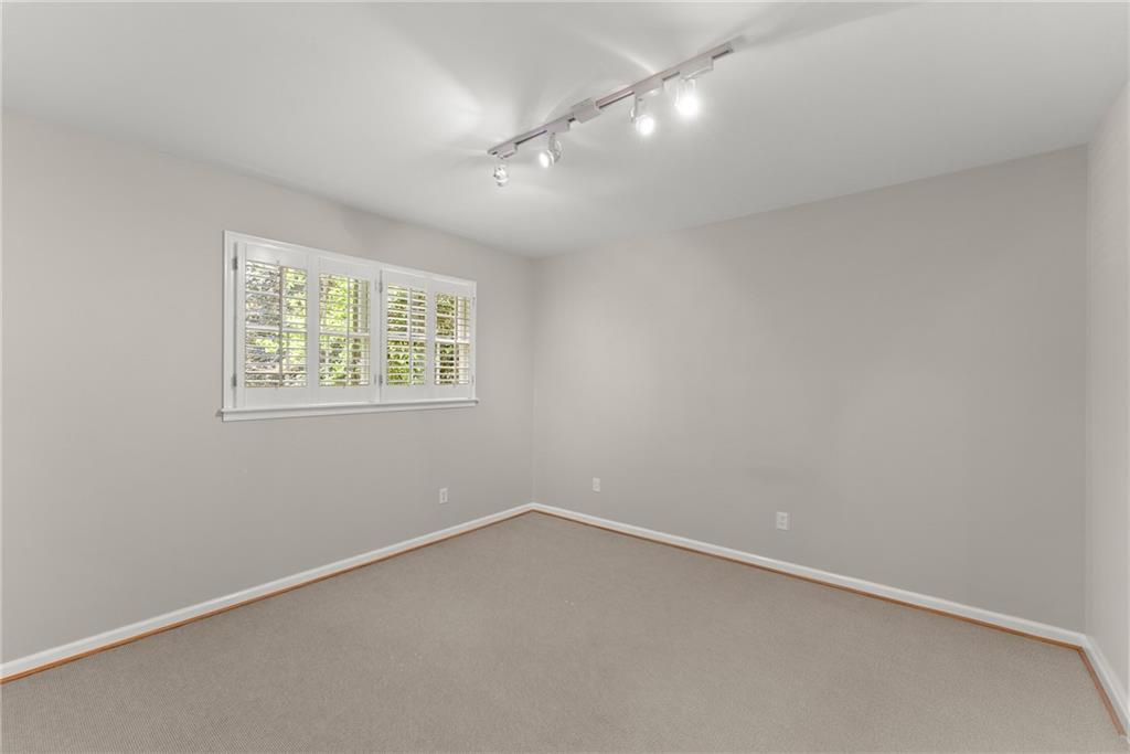 4044 Ashentree Drive, Brookhaven, Georgia image 25