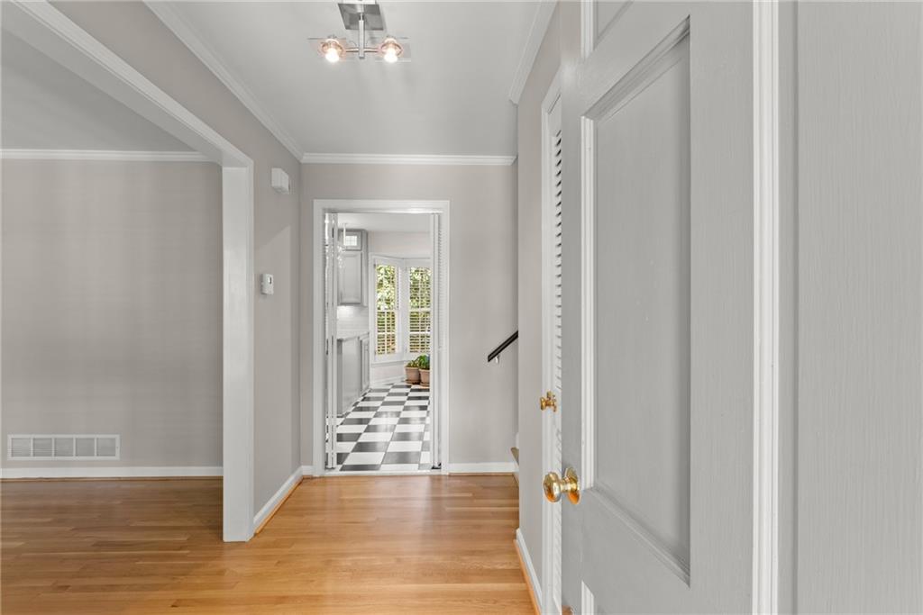 4044 Ashentree Drive, Brookhaven, Georgia image 7