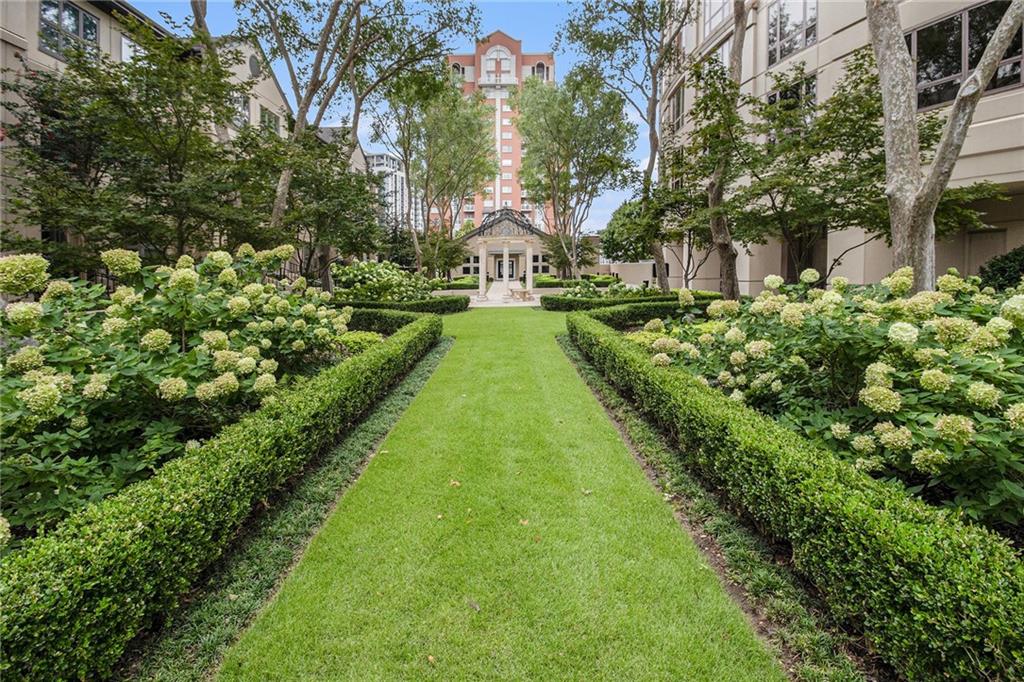 OAKS at BUCKHEAD - Residential