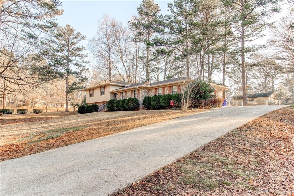123 Creek Circle