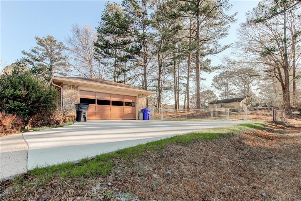 123 Creek Circle
