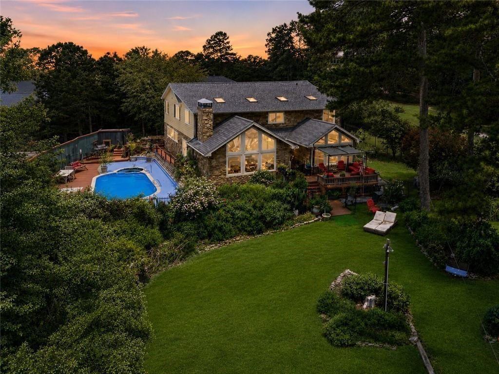 8225 Dogwood Trail