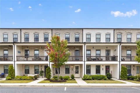 Townhouse For Sale - 132 Harlow Circle<br/> Roswell, GA 30076