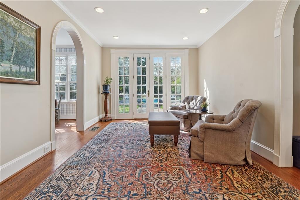 890 W Wesley Road, Atlanta, Georgia image 6