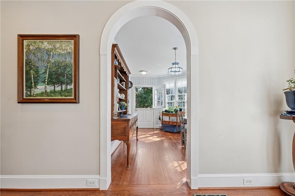 890 W Wesley Road, Atlanta, Georgia image 7