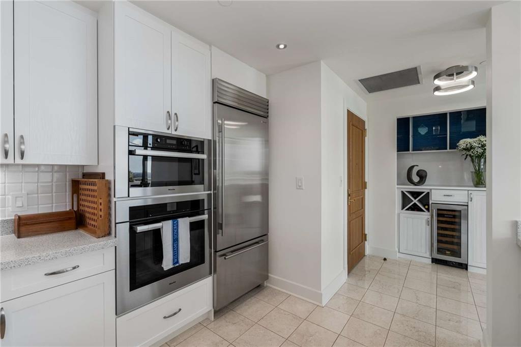 700 Park Regency Place NE 2201