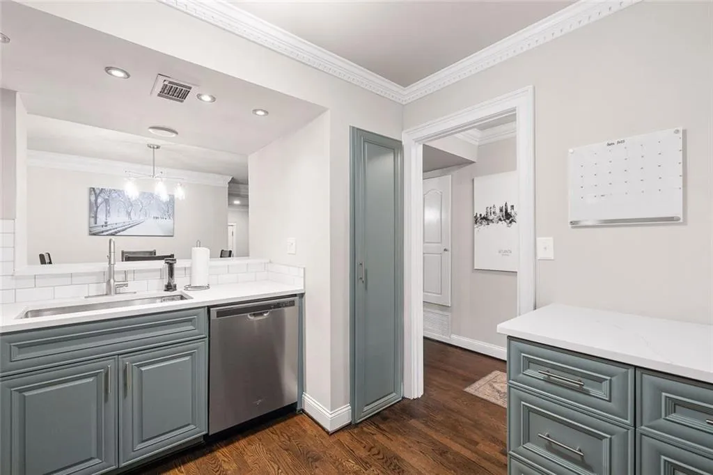 Sandy Springs, Georgia 30342, United States, 2 Bedrooms Bedrooms, ,3 BathroomsBathrooms,Residential,Active,148605