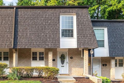 5170 Chemin De Vie NE Sandy Springs GA 30342