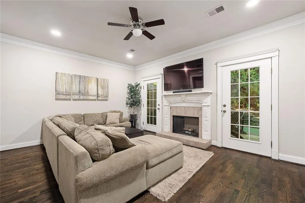 Sandy Springs, Georgia 30342, United States, 2 Bedrooms Bedrooms, ,3 BathroomsBathrooms,Residential,Active,148605