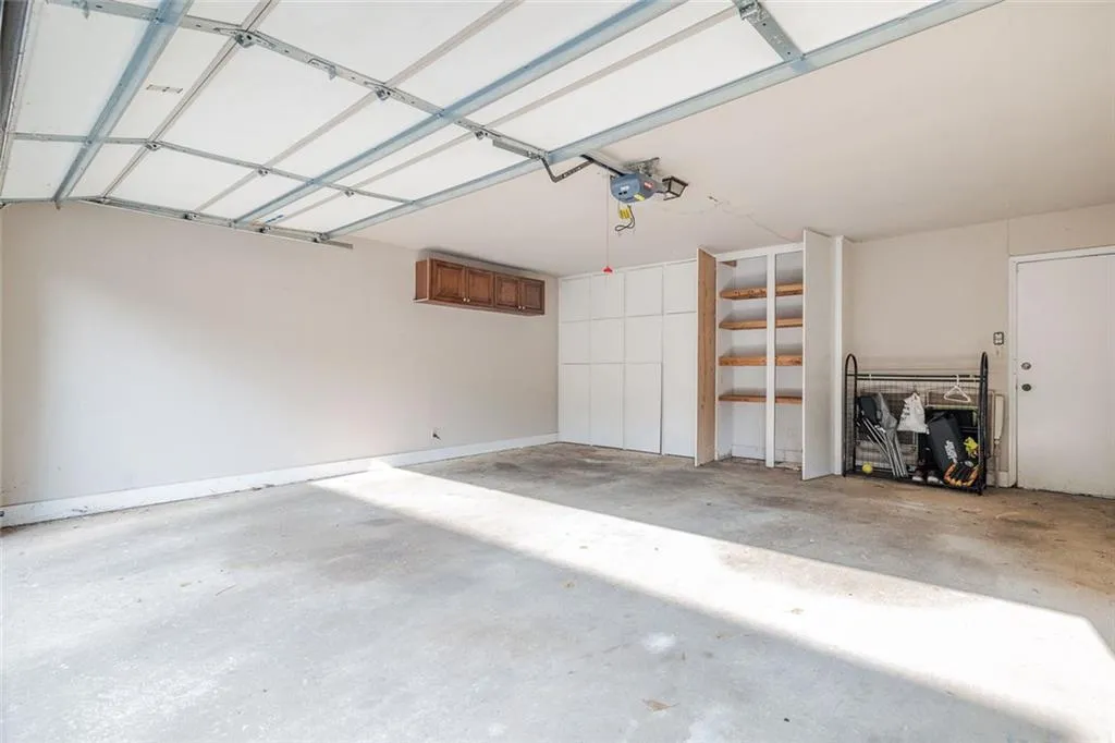 Sandy Springs, Georgia 30342, United States, 2 Bedrooms Bedrooms, ,3 BathroomsBathrooms,Residential,Active,148605