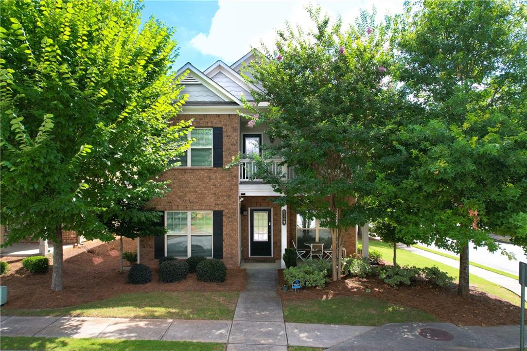 Stunning 3 Bedroom, 2.5 Bath Home in Prime Duluth Location! Welcome to this beautifully maintained home featuring hardwood floors throughout the main level and a seamless open floor plan with views into the family room. Enjoy a separate dining room ideal for hosting guests, plus a versatile flex space perfect for a home office or children’s playroom. The contemporary kitchen boasts granite countertops, white cabinetry, stainless steel appliances, and a spacious layout that flows effortlessly into the cozy family room with a fireplace—perfect for entertaining. Upstairs, you'll find a spacious owner’s suite and a beautiful primary bathroom with double vanities, a soaking tub, and a separate shower. Step out onto the private balcony for a breath of fresh air. Located in a quiet, friendly community offering fantastic amenities including a pool, playground, and dog park. Just a short walk to the scenic Shorty Howell Park and minutes from Downtown Duluth, with easy access to shopping, dining, I-85, Buford Hwy, and PIB. Excellent location! Close to everything you need! Schedule your visit to this wonderful opportunity!