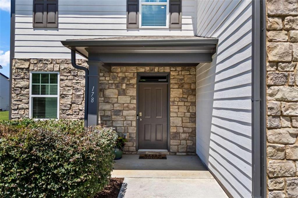 178 Starbuck Parkway