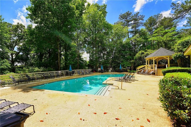 1013 Canyon Point Circle, Roswell, Georgia image 26